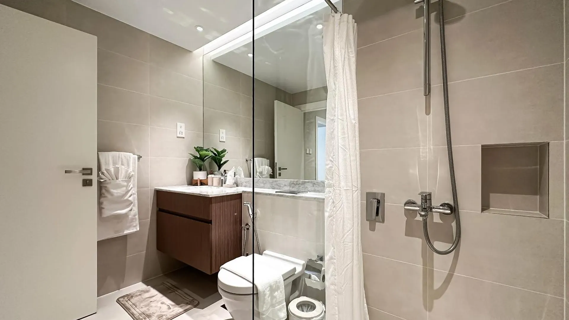 Trophy - Beach Daze Condo In Lamer W Sea Views Dubai Apartment